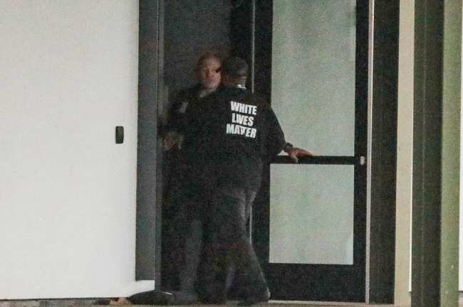 PREMIUMEXCLUSIVO Kanye West usa una camiseta de White Lives Matter despues de una entrevista con Tucker Carlson de FOX