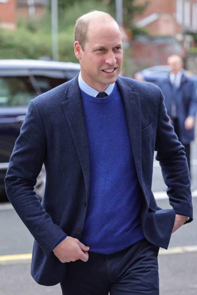 El principe William hizo juego con su esposa luciendo tonos de azul para su visita a Irlanda del Norte hoy