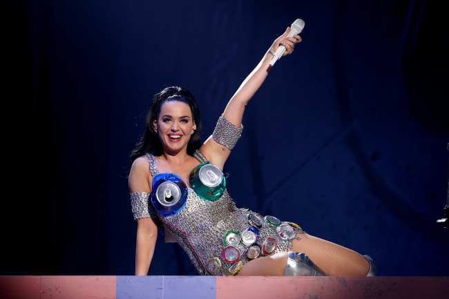              Katy Perry dijo que su momento de falla ocular viral fue solo un truco de fiesta            