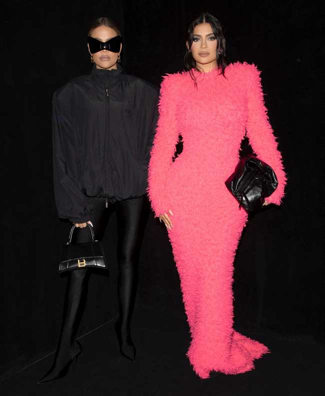 Kylie Jenner y Khloe Kardashian en Paris