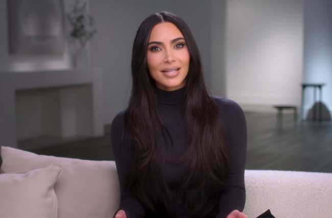 Kim Kardashian tiene una teoria de por que las chicas calientes salen con Pete Davidson