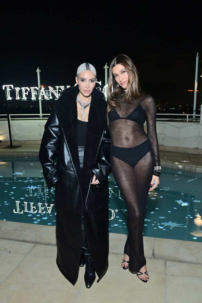 Kim Kardashian y Hailey Bieber en un evento de TIffany  Co