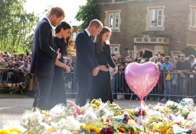La pareja expuesta habia estado en el centro del escenario durante el funeral de la Reina