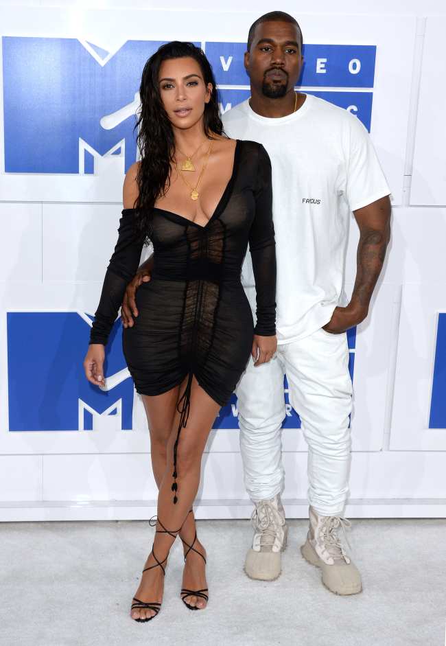              Kardashian solicito el divorcio de West a principios de 2021 despues de casi siete anos de matrimonio             