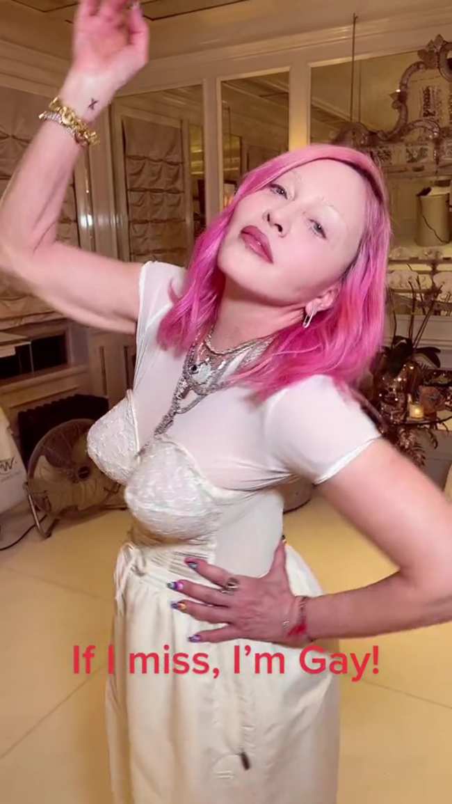             Madonna aparentemente se declaro gay en un nuevo video publicado en TikTok           