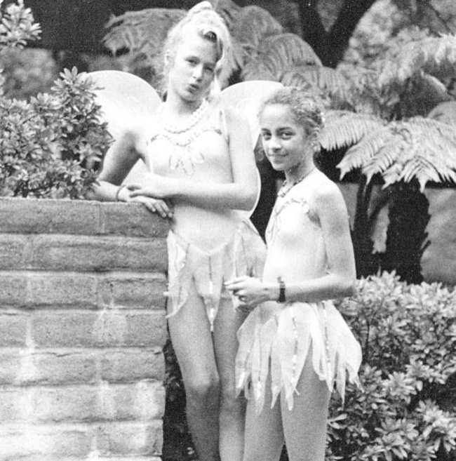 Nicole Richie compartio una fotografia de ella y Paris Hilton vestidas con disfraces de hadas cuando eran estudiantes de primaria en Los Angeles