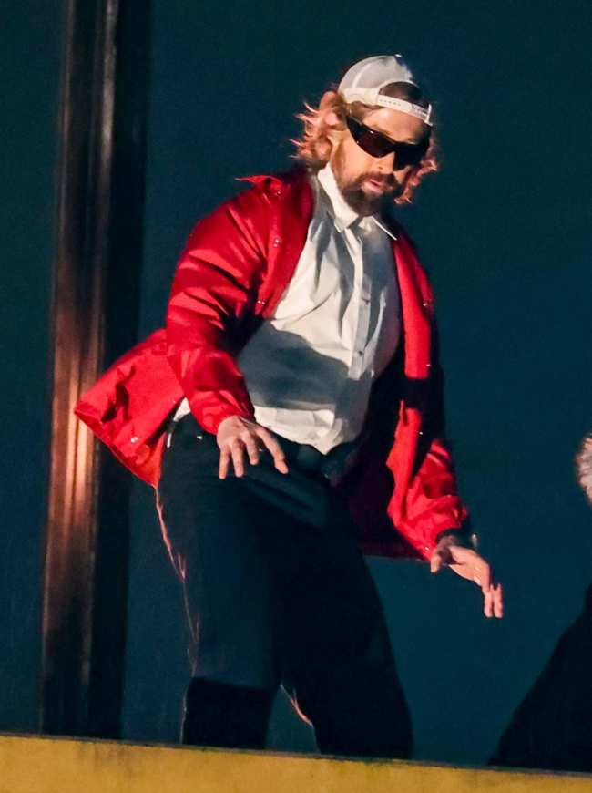 Ryan Gosling filmando el primer dia de produccion de su nueva pelicula The Fall Guy en Sydney Australia