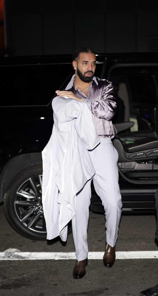              Drake celebro su album Her Loss y el de 21 Savage en el hotspot de Miami Sexy Fish a principios de este mes             
