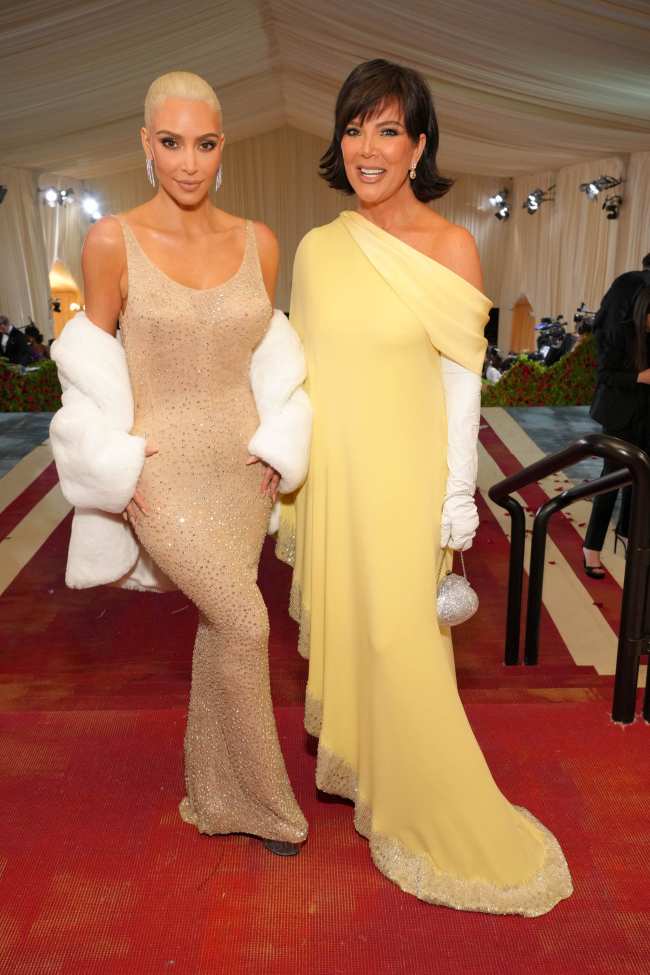              Kris Jenner quien canalizo a Jackie Kennedy en el Met para complementar el look de Kim se nego a divulgar exactamente como aseguro el vestido de Marilyn            