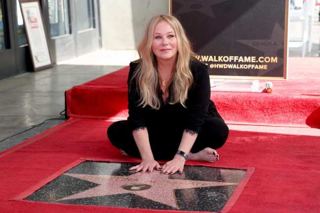 Christina Applegate honrada con una estrella en el Paseo de la Fama de Hollywood
