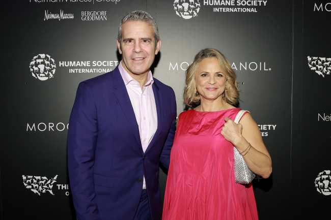              Cohen trajo a su buena amiga Amy Sedaris a la gala de The Humane Society            
