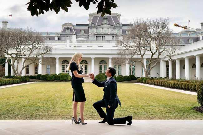              La pareja se comprometio en la Casa Blanca en enero de 2021             