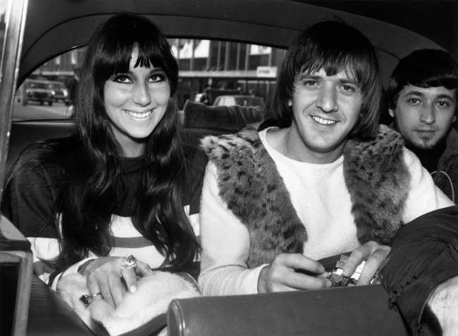              Cher tenia 16 anos cuando conocio a su primer marido el difunto Sonny Bono            