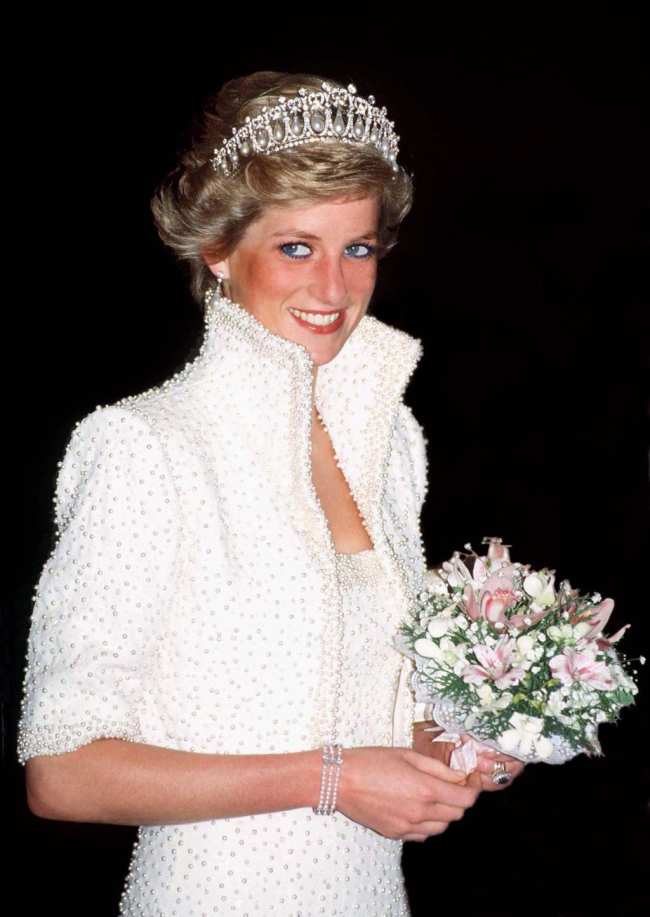 La princesa Diana esperando a Catherine Walker