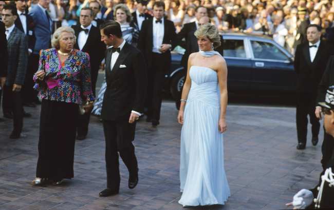              Diana prefirio los disenos de Catherine Walker como el vestido drapeado que uso en Cannes            