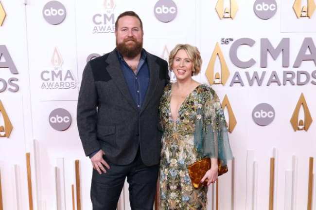 Ben Napier y Erin Napier asisten a la 56 Entrega Anual de los Premios CMA en Bridgestone Arena el 9 de noviembre de 2022 en Nashville Tennessee