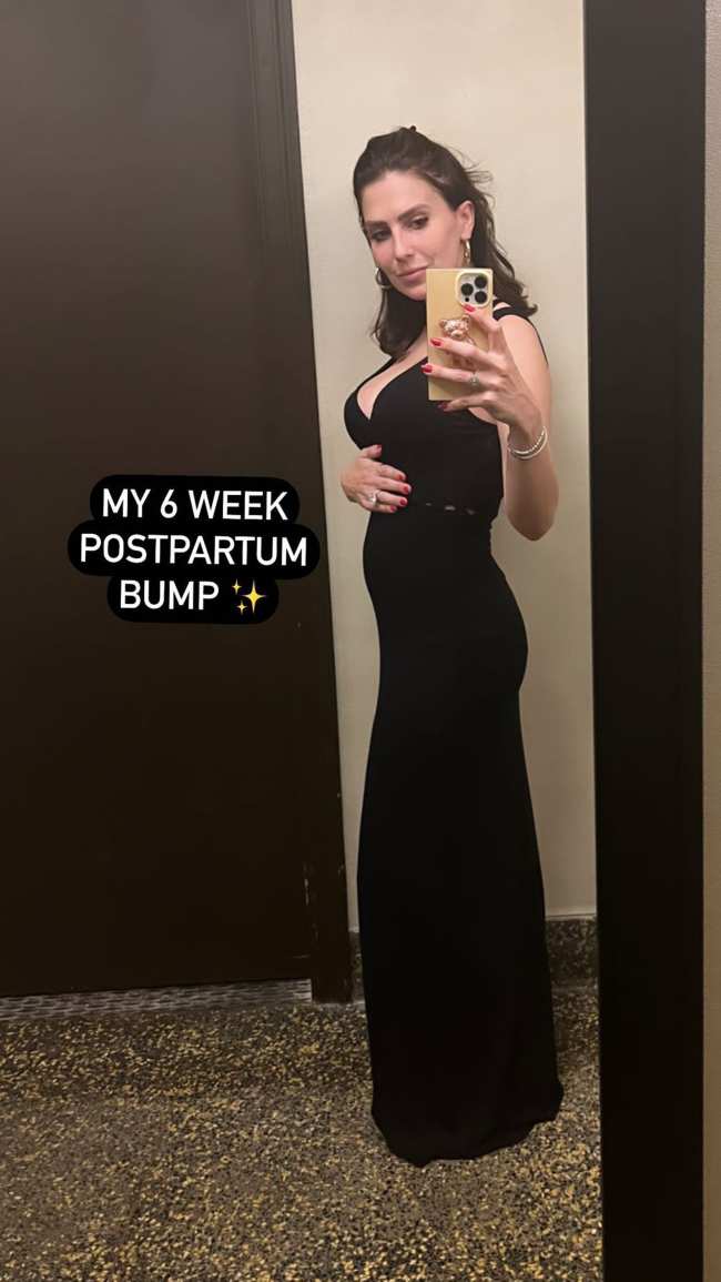              Baldwin uso un vestido negro en la foto de Instagram Story            