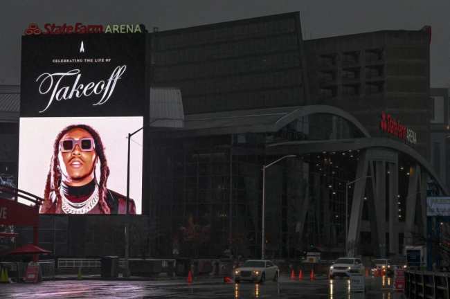EXCLUSIVO Una pantalla gigante ilumina el State Farm Arena de Atlanta la manana del funeral del rapero Takeoff