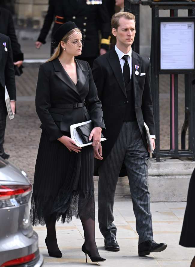              La nieta de la princesa Alexandra que se caso con Timothy Vesterberg en 2020 asistio al funeral de la reina con el mismo atuendo de autorretrato que Middleton y la princesa Beatrice            