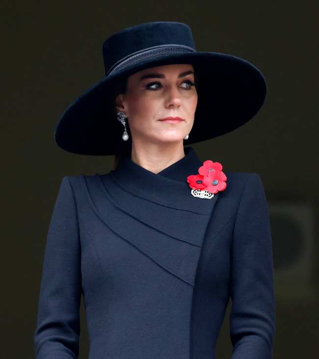              La realeza asistio ayer al Servicio Nacional del Recuerdo en Londres mientras usaba las joyas de la princesa Diana            