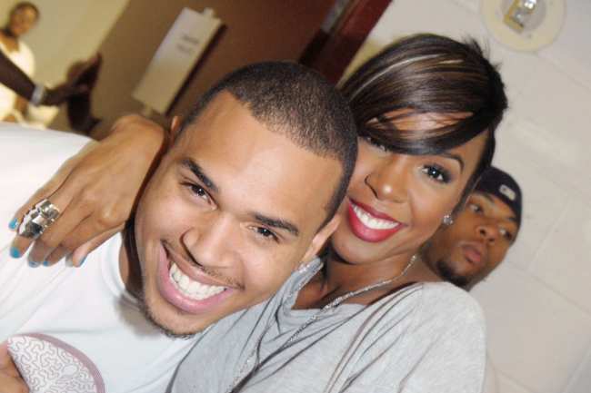              Kelly Rowland defendio su apoyo a Chris Brown en los American Music Awards            