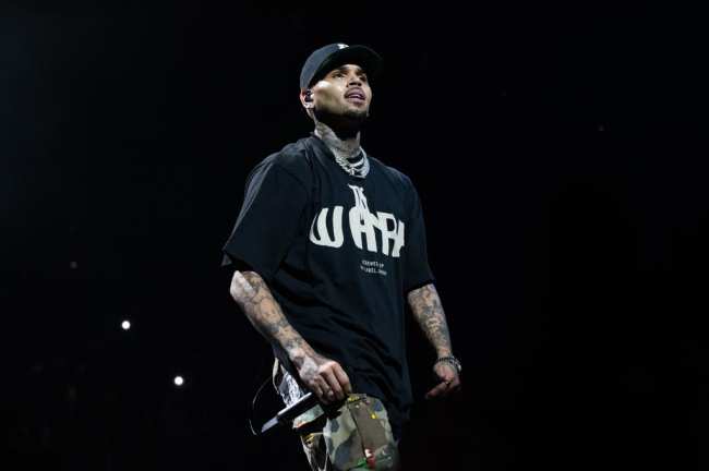 Chris Brown se presenta en el foro de Kia