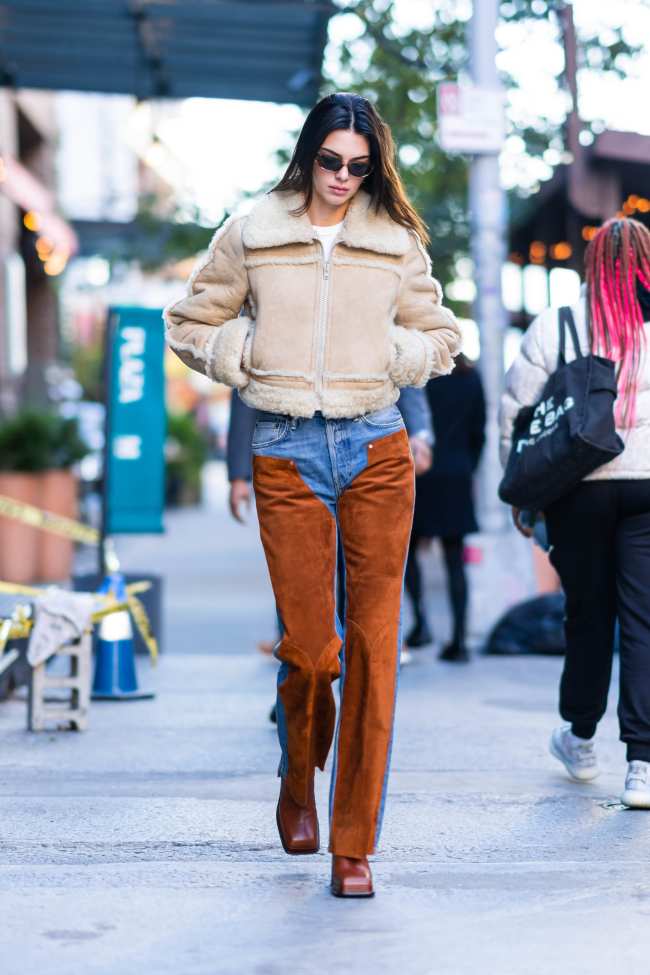              Ella uso un conjunto de ropa de calle mas cubierto el 9 de noviembre en Nueva York            