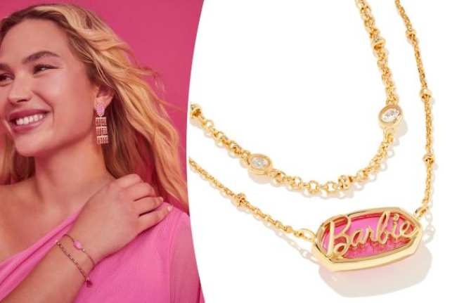 Una modelo con brazaletes y aretes rosas de Kendra Scott dividida con un collar que dice Barbie