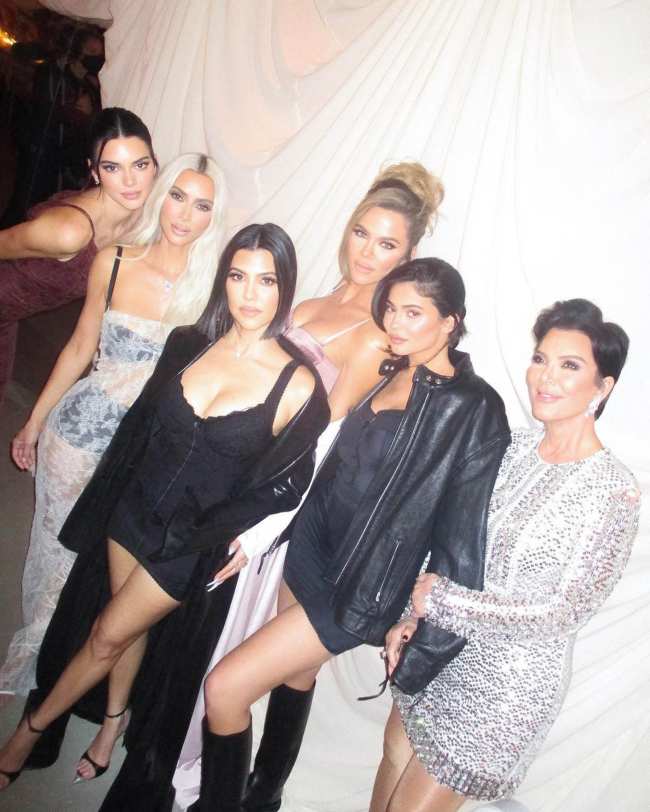              Las hermanas Kardashian a menudo se unen para promocionar sus proyectos            