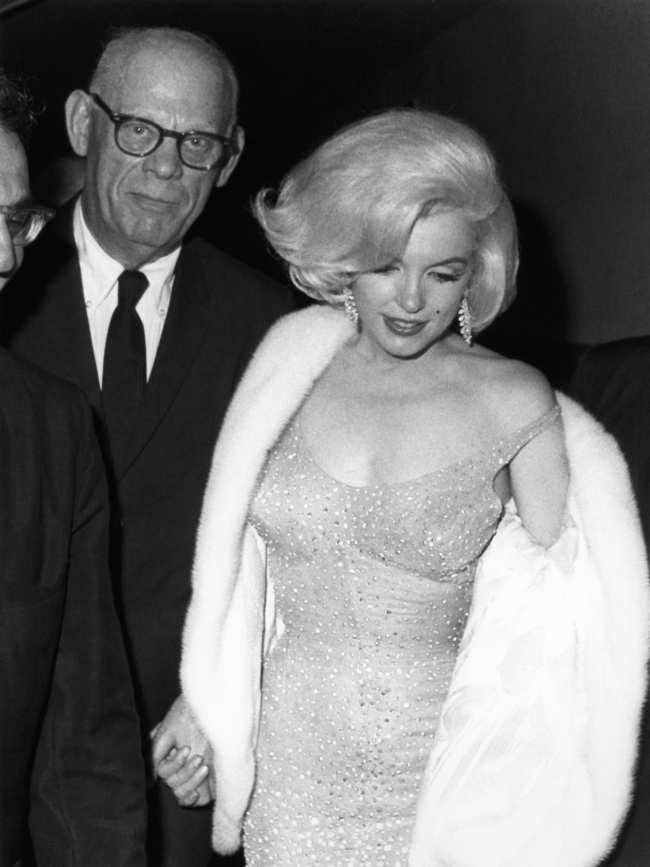              Monroe uso el ahora iconico vestido en la gala del 45 cumpleanos de JFK            