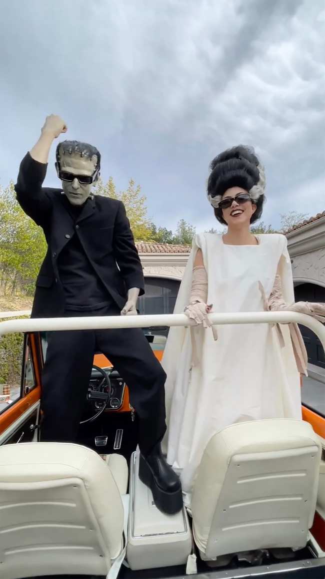              Kourtney Kardashian fue la Novia de Frankenstein para Halloween varios dias despues de que Kylie Jenner mostrara el mismo disfraz            