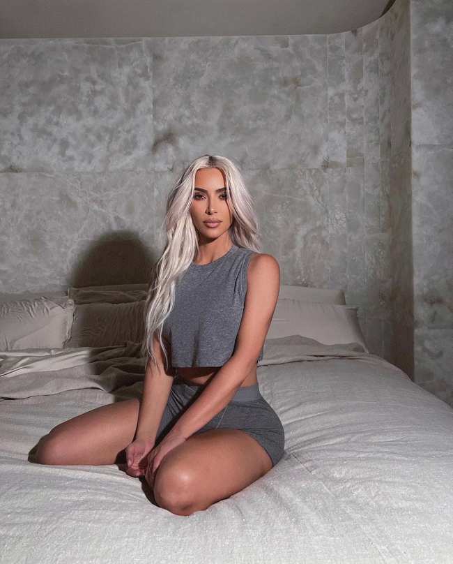              Kim Kardashian recibio varios comentarios de fanaticos que criticaron a su madre como deprimente            