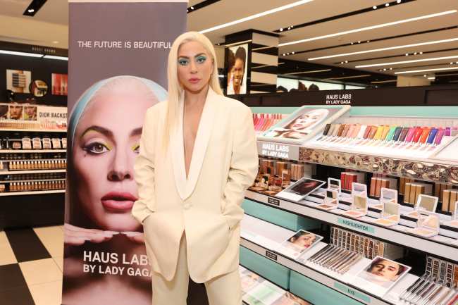              Los Gen Zers se estan burlando del ultimo video de Lady Gaga millennial en el que intento un video al estilo Boomerang para promocionar su venta de Haus Labs            