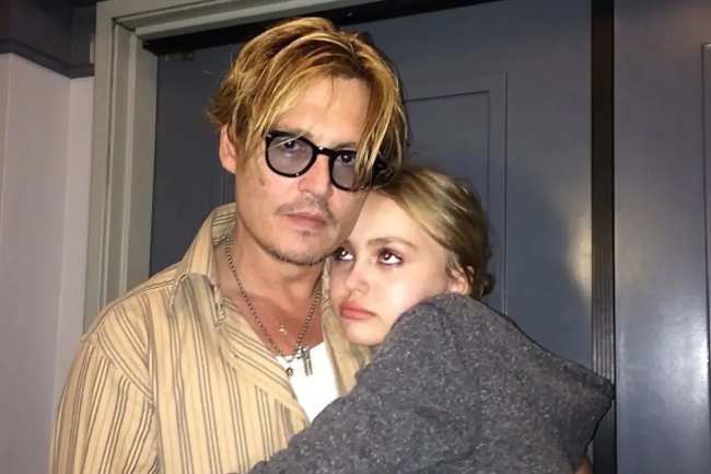              LilyRose Depp defendio guardar silencio sobre el juicio de Johnny Depp y Amber Heard            