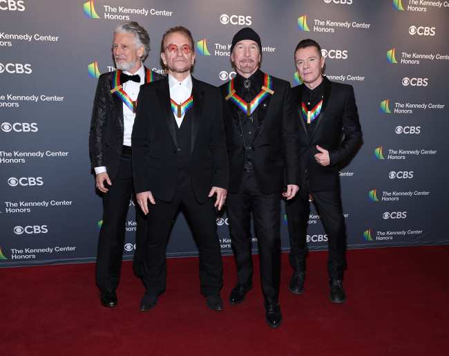              Los rockeros irlandeses U2 fueron homenajeados en la ceremonia estelar             