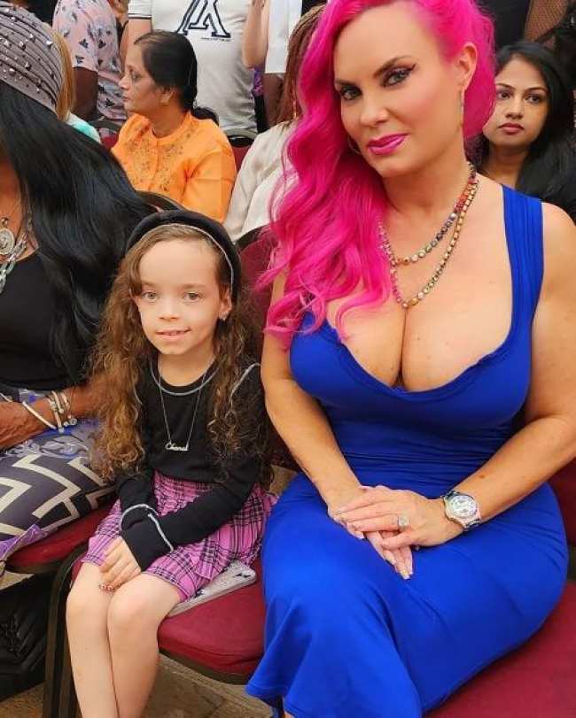 Coco Austin es todo sonrisas con su hija Chanel
