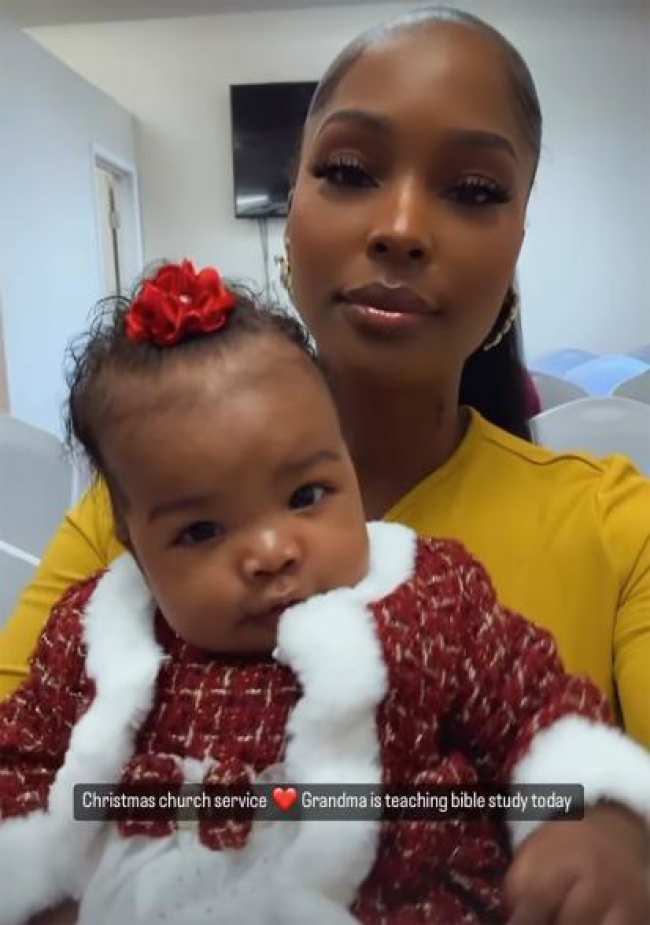 LaNisha Cole celebra la Navidad con su hija Onyx