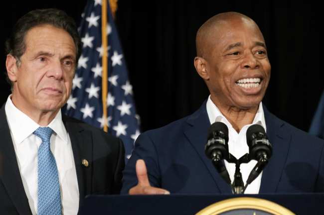El gobernador Cuomo de Nueva York se reune con el ganador de las primarias democratas para alcalde de la ciudad de Nueva York Eric Adams