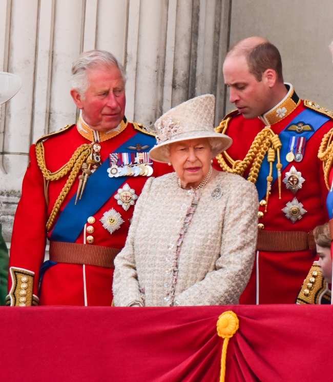              Harry insiste en que nunca sorprendio a la reina Isabel II porque tenia mucho respeto por ella            