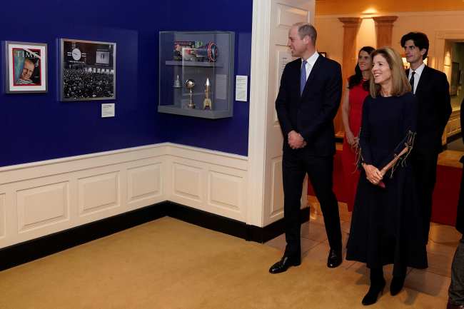              La Embajadora Caroline Kennedy dio la bienvenida al Principe William a la Biblioteca JFK junto con sus hijos Tatiana y Jack Schlossberg            