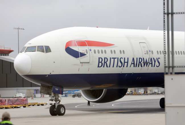              Los Wales llegaron en un vuelo de British Airways desde Londres el miercoles            