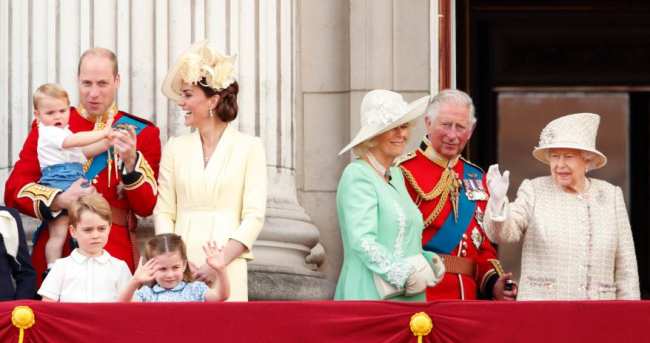 El rey Carlos Camilla Parker Bowles Kate Middleton el principe Guillermo y la difunta reina Isabel