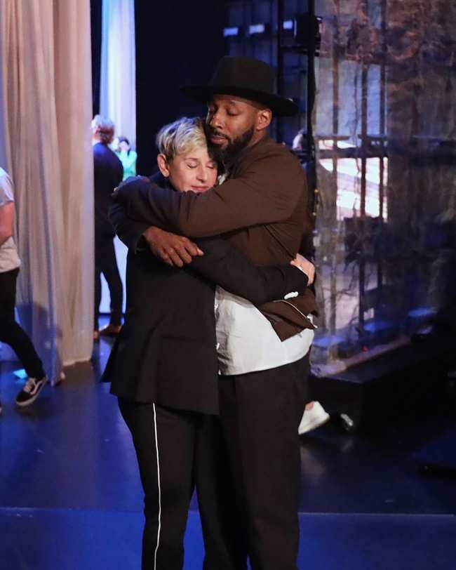              Ellen DeGeneres emitio un comunicado sobre la tragica muerte de su ex colega Stephen tWitch Boss            