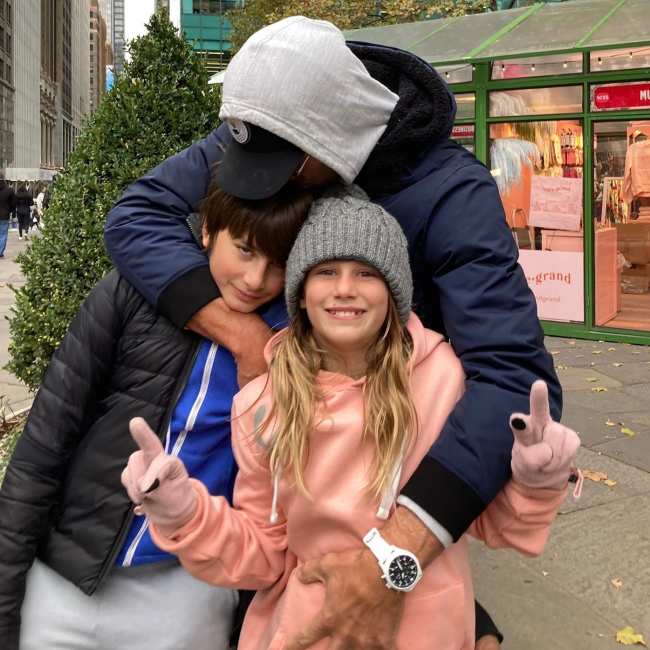              La modelo comento un corazon en la publicacion de Instagram de Brady celebrando el cumpleanos de su hija Vivian            