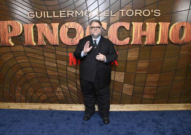              Del Toro dice que su version de Pinocho es tematicamente relevante            