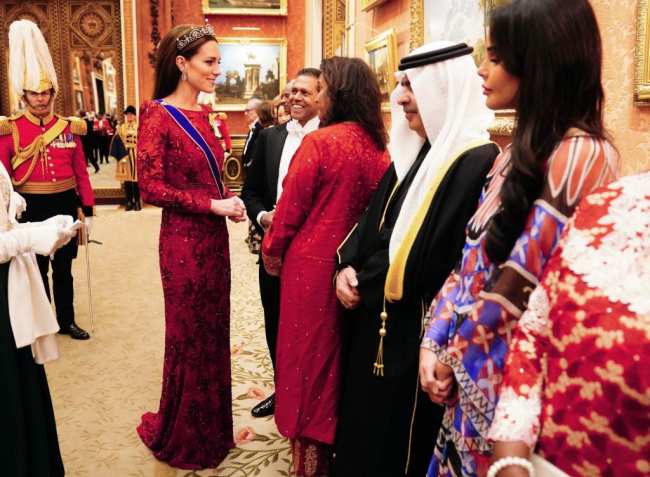 El rey Carlos III y Camila la reina consorte organizan una recepcion para los miembros del cuerpo diplomatico