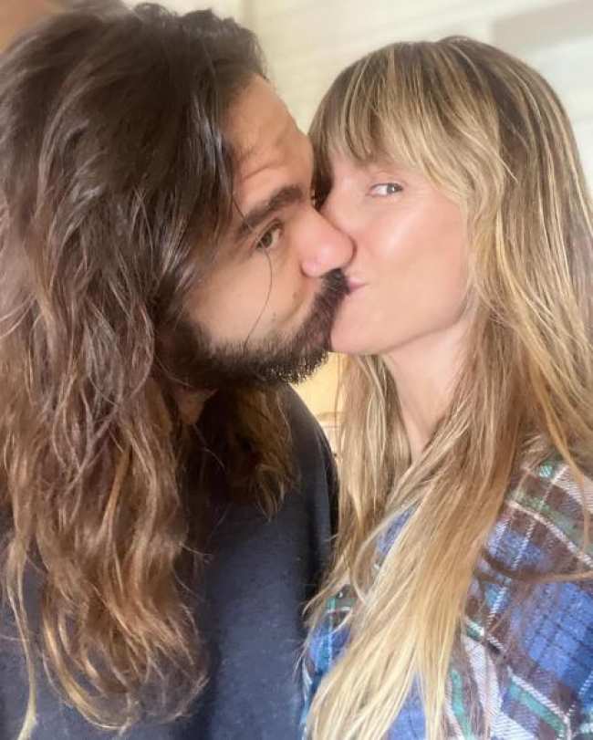 Heidi Klum y Tom Kaulitz besandose