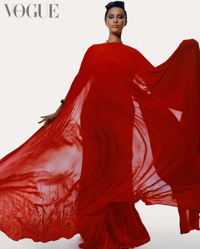              La deslumbrante supermodelo cubrio la edicion britanica de Vogue y hablo sobre su experiencia en la industria del modelaje            
