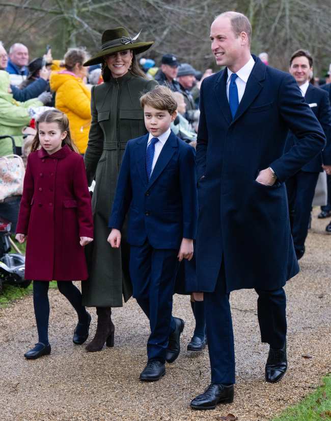              La princesa Charlotte y el principe George se unieron a sus padres para la caminata anual a la iglesia junto con el principe Louis            