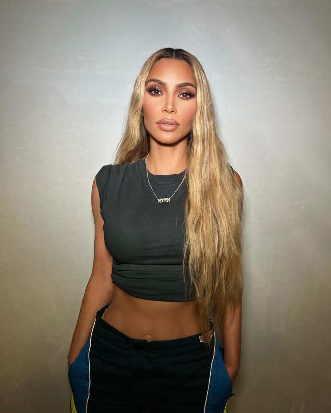              Kardashian cambio su color de cabello despues de finalizar su divorcio            